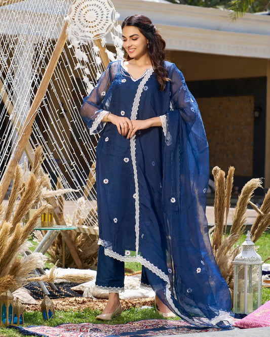 Raffia Embroidered Kurta Set